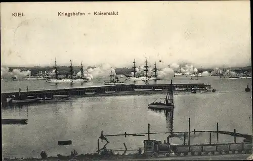 Ak Kiel Schleswig Holstein, Kriegshafen, Kaisersalut