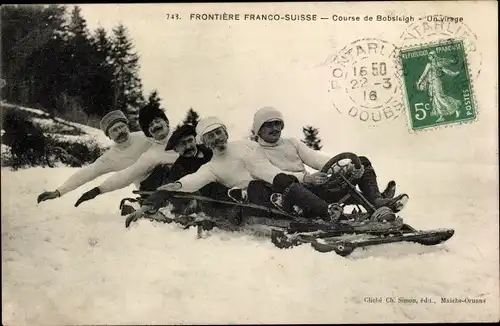 Ak Frontiere Franco Suisse, Course de Bobsleigh, Un virage, Rodler