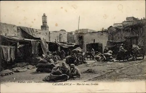 Ak Casablanca Marokko, Marche aux Grains, Minarett, Blick zum Marktplatz