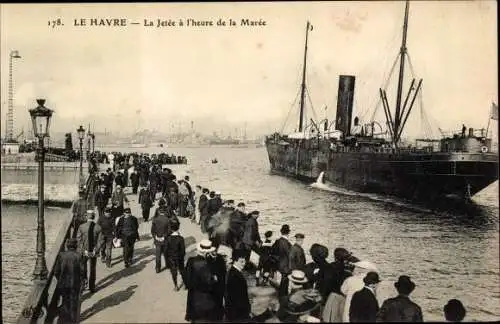 Ak Le Havre Seine Maritime, La Jetee a l'heure de la Maree, Anleger, Zuschauer, Dampfschiff