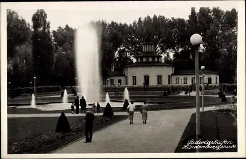 Foto Ak Ludwigshafen am Rhein, Fontänen im Hindenburgpark