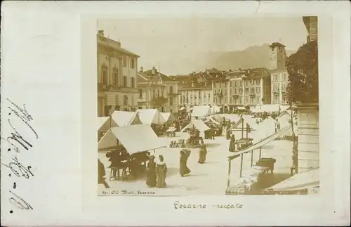 Foto Ak Locarno Kanton Tessin Schweiz, mercato, Markt