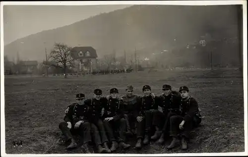 Foto Ak Aarburg Kanton Aargau, Schweizer Soldaten in Uniform