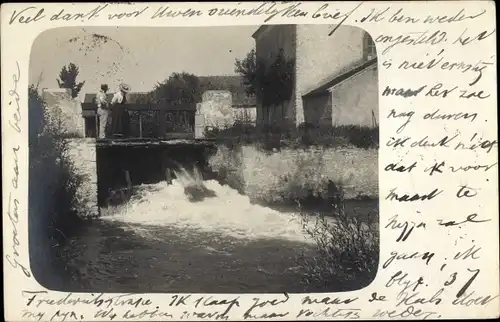 Ak Unbekannter Ort Frankreich ?, Rhône ?, Partie an einem Fluss, Brücke