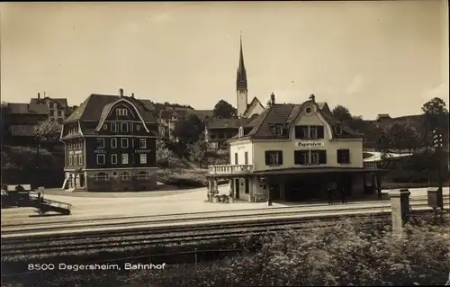 Ak Degersheim Kanton St. Gallen, Bahnhof, Gleisseite, Kirche