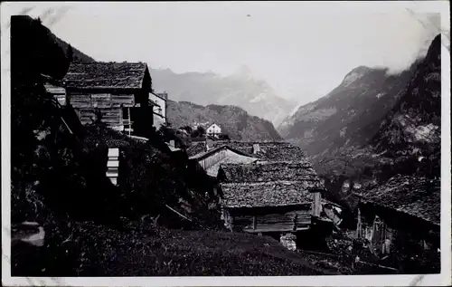 Foto Ak Schweiz ?, Blick auf einen unbekannten Ort, Gebirge