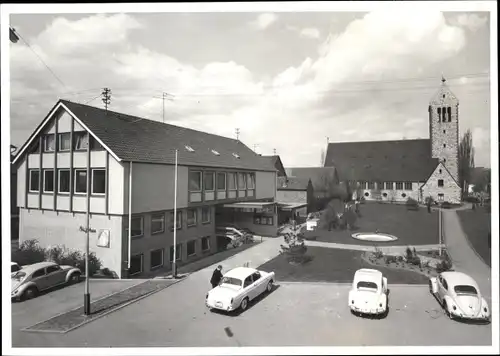 Foto Ak Watzenborn Steinberg Pohlheim in Hessen, Stadtansicht, Autos, Kirche