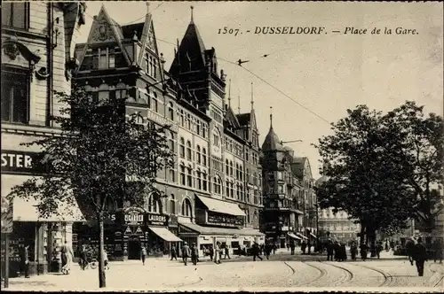 Ak Düsseldorf am Rhein, Place de la Gare, Straßenansicht