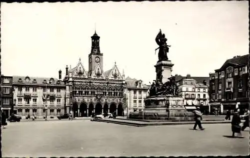 Ak Saint Quentin Aisne, Place de l´Hotel de Ville, Denkmal