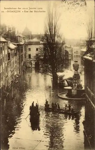 Ak Besançon Doubs, Inondations des 20-21 Janvier 1910, Rue des Boucheries, Boote, Denkmal