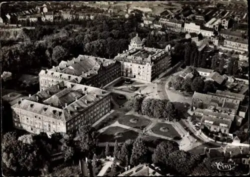 Ak Guise Aisne, Le Familistere, Vue aerienne