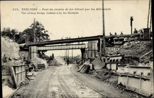 Ak Tergnier Aisne, Pont du chemin de fer detruit par les Allemands, Kriegszerstörung