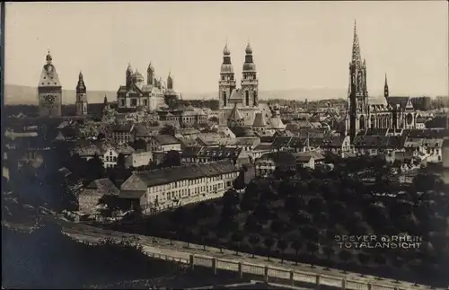 Foto Ak Speyer am Rhein, Totalansicht von Speyer mit Kirchen