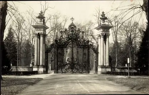 Foto Ak Potsdam, Schloss Sanssouci, Eingangstor zum Park