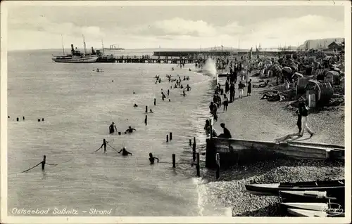 Ak Sassnitz auf der Insel Rügen, Strand, Badegäste, Dampfer