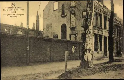 Ak Sas Dendermonde Termonde Ostflandern, Ruines, tombe d'un soldat belge