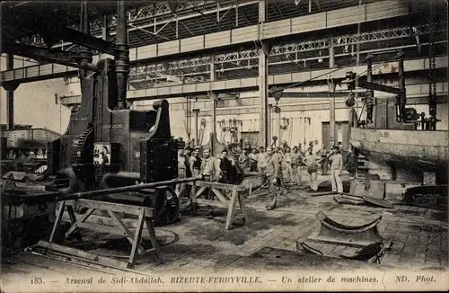 Ak Bizerte Ferryville Tunesien, Un atelier de machines, Arbeiter in der Fabrik, Maschinen