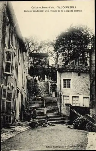 Ak Vaucouleurs Meuse, Escalier conduisant aux Ruines de la Chapelle castrale, Jeanne d Arc, Straße