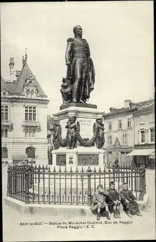 Ak Bar le Duc Meuse, Statue du Marechal Oudinot, Duc de Reggio, Place Reggio, Denkmal
