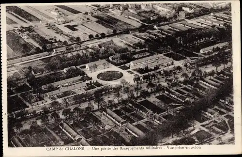 Ak Camp de Chalons Camp de Mourmelon Marne, Une partie des Baraquements militaires