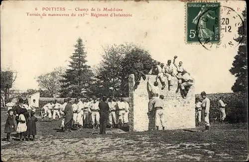 Ak Poitiers Vienne, Champ de la Madeleine, Terrain de manceuvres du 125 Regiment d'Infanterie