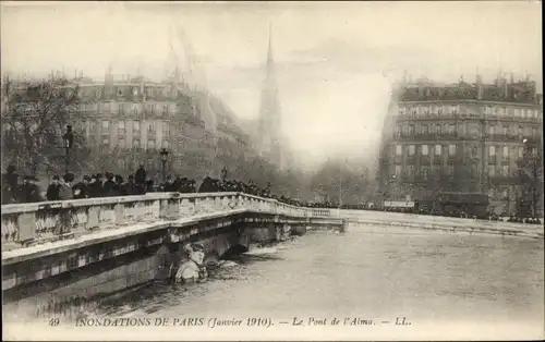 Ak Paris VII, Inondations de Paris 1910, Le Pont de l'Alma