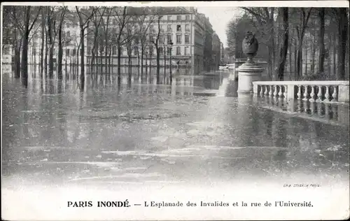 Ak Paris VII,  L'Esplanade des Invalides et la rue de l'Universite, Brücke, Hochwasser