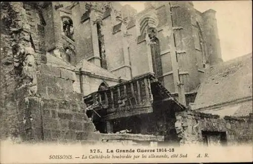 Ak Soissons Aisne, La Grande Guerre 1914-15, La Cathedrale bombardee par les allemands, cote Sud