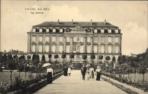 Ak Brühl bei Köln, Kgl. Schloss, Außenansicht, Spaziergänger