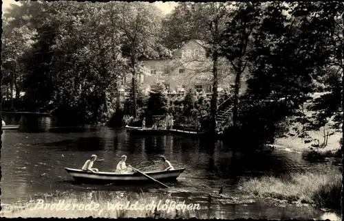 Foto Ak Brotterode Trusetal in Thüringen, Waldschlößchen, Teich, Boot