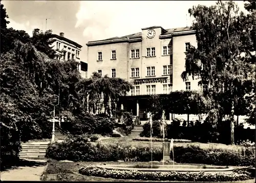 Ak Mittweida in Sachsen, Ingenieurschule, Außenansicht, Springbrunnen