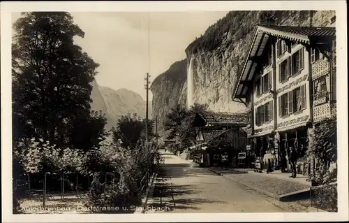 Ak Lauterbrunnen Kanton Bern, Dorfstraße und Staubbach