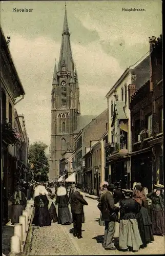 Ak Kevelaer am Niederrhein, Hauptstraße mit Blick zur Kirche, Passanten