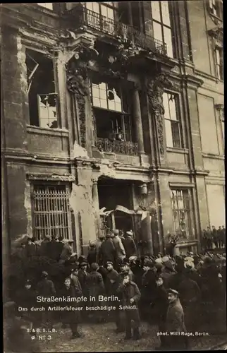 Ak Berlin Mitte, Straßenkämpfe 1918, Das durch Artilleriefeuer beschädigte Schloss