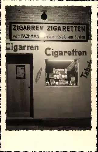 Foto Ak Berlin Schöneberg ?, Zigarrenhandlung, Schaufenster