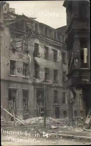 Foto Ak Berlin Mitte, Märzrevolution 1919, Straßenkämpfe, Trümmer