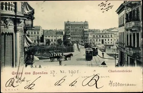 Ak Berlin Spandau, Blick auf Charlottenbrücke mit Strassenbahn und  Pferdegespann