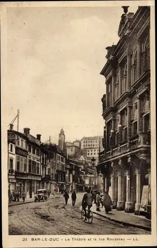 Ak Bar le Duc Meuse, Le Theatre et la rue Rousseau, Straßenansicht