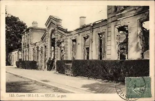 Ak Senlis Oise, La Gare, Ruinen des Bahnhofs, Straßenseite, Kriegszerstörungen, I. WK