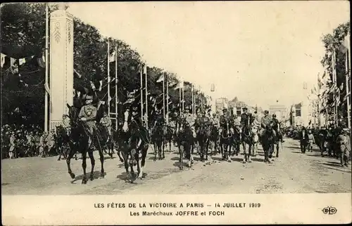 Ak Paris, Les Fetes de la Victoire a Paris, 14 Juillet 1919, Les Marechaux Joffre et Foch