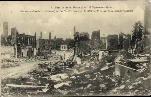 Ak Sermaize les Bains Marne, La Gendarmerie et l'Hotel de Ville apres le bombardement