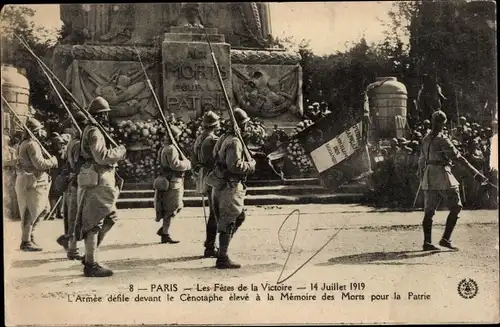 Ak Paris VIII, Arc de Triomphe, Fetes de la Victoire 1919, L'Armee defile devant le Cenotaphe