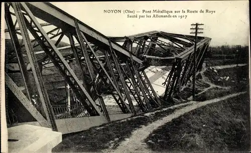 Ak Noyon Oise, Pont metallique sur la Route de Roye, Saute par les Allemands en 1917