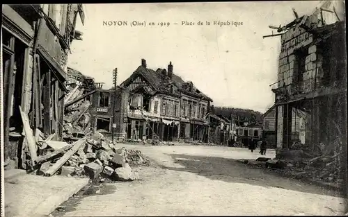 Ak Noyon Oise, 1919, Place de la Republique, Ruines