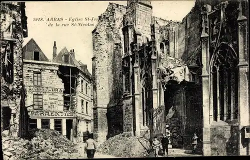 Ak Arras Pas de Calais, Église St-Jean-Baptiste vue de la rue St-Nicolas