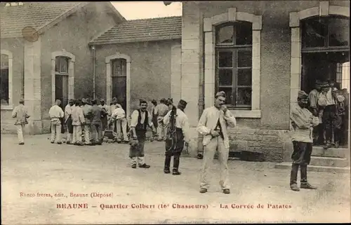 Ak Beaune Côte d’Or, Quartier Colbert 16 Chasseurs, La Corvee de Patates