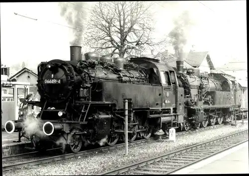 Foto Tübingen am Neckar, Deutsche Eisenbahn, Dampflok 064 491 4, 078 246 6, 1974