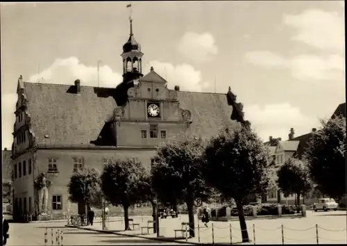 Ak Belgern in Sachsen, Markt mit Rathaus, Straßenszene