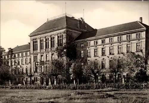 Ak Rochlitz an der Mulde, Institut für Lehrbildung und erweiterte Oberschule, Außenansicht