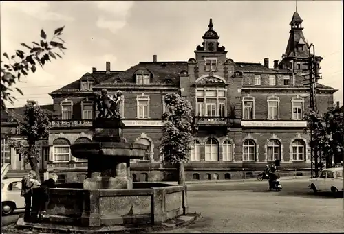 Ak Oelsnitz im Erzgebirge, Rathaus, Rudolf-Brunnen